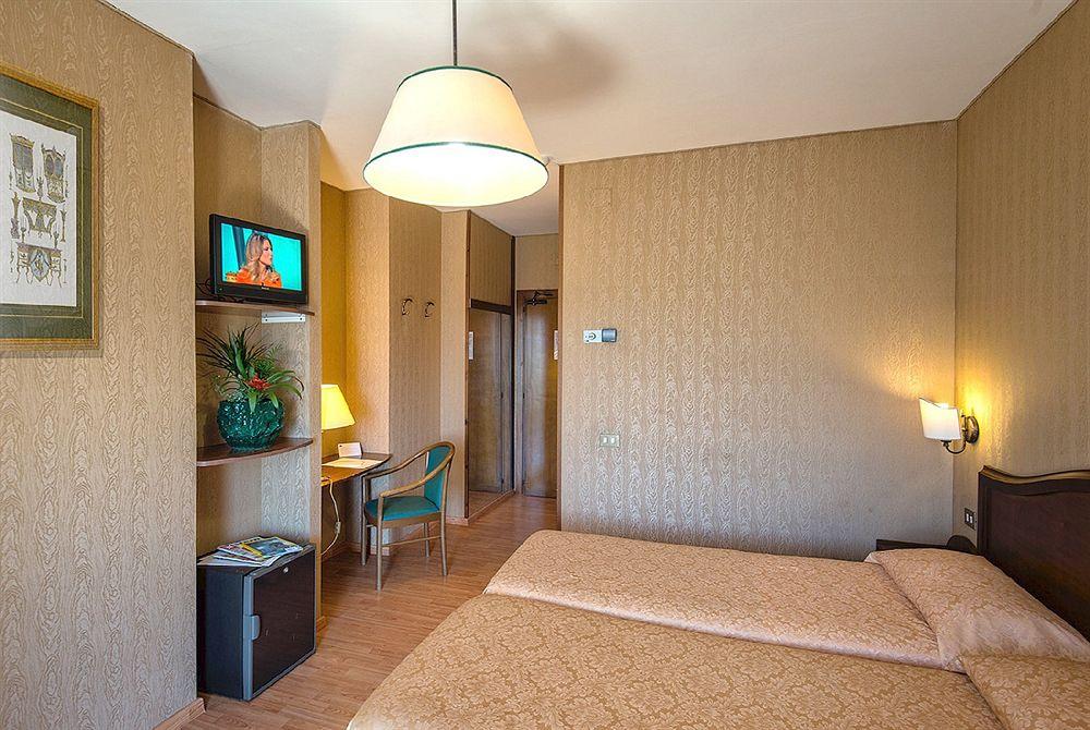 Hotell Park Blanc Et Noir 3*