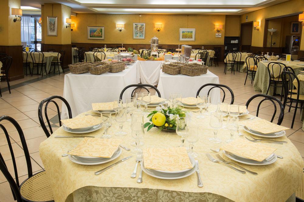 Hotell Park Blanc Et Noir 3*